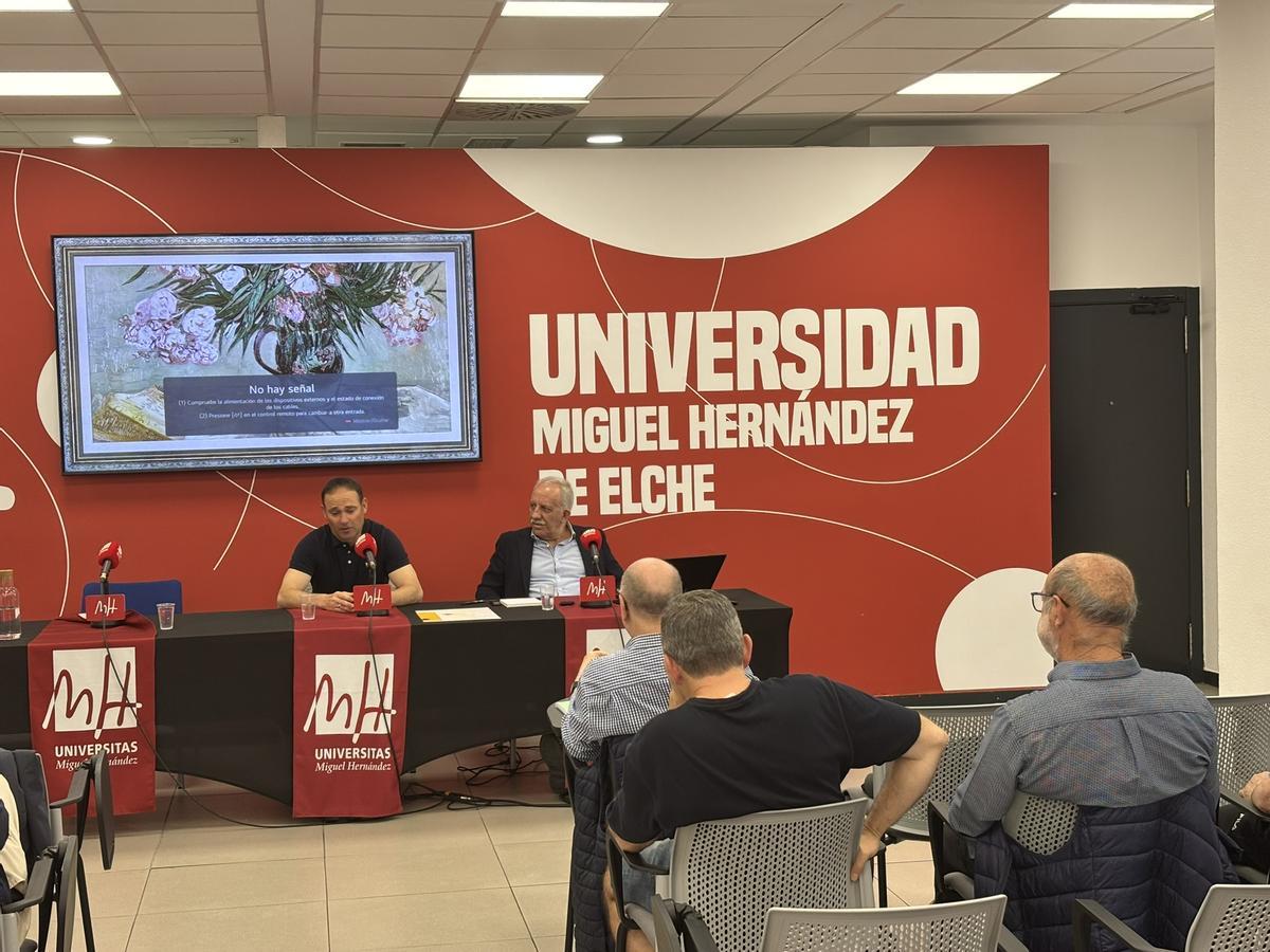 Nino, en los ‘Encuentros con deportistas ilicitanos’ de la Universidad Miguel Hernández.