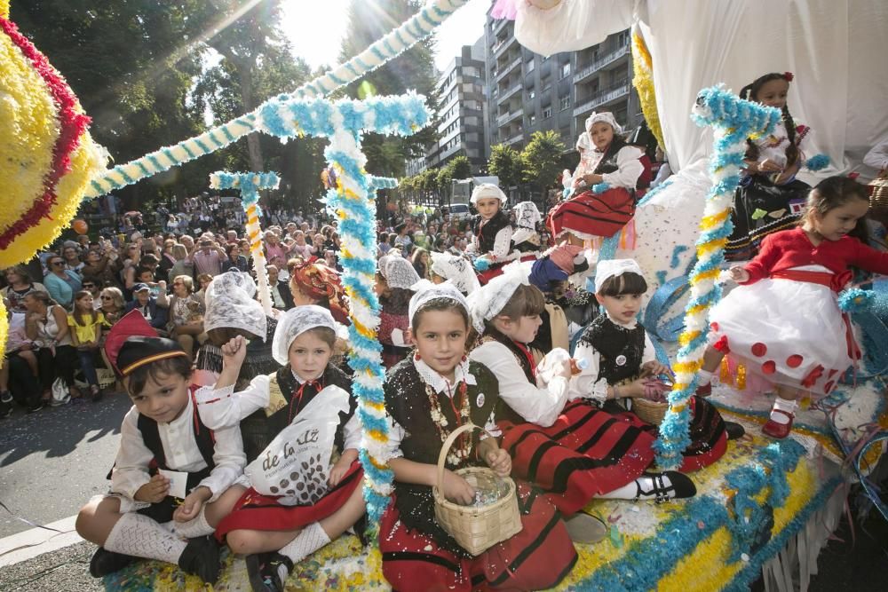 Oviedo celebra el desfile del Día de América en Asturias