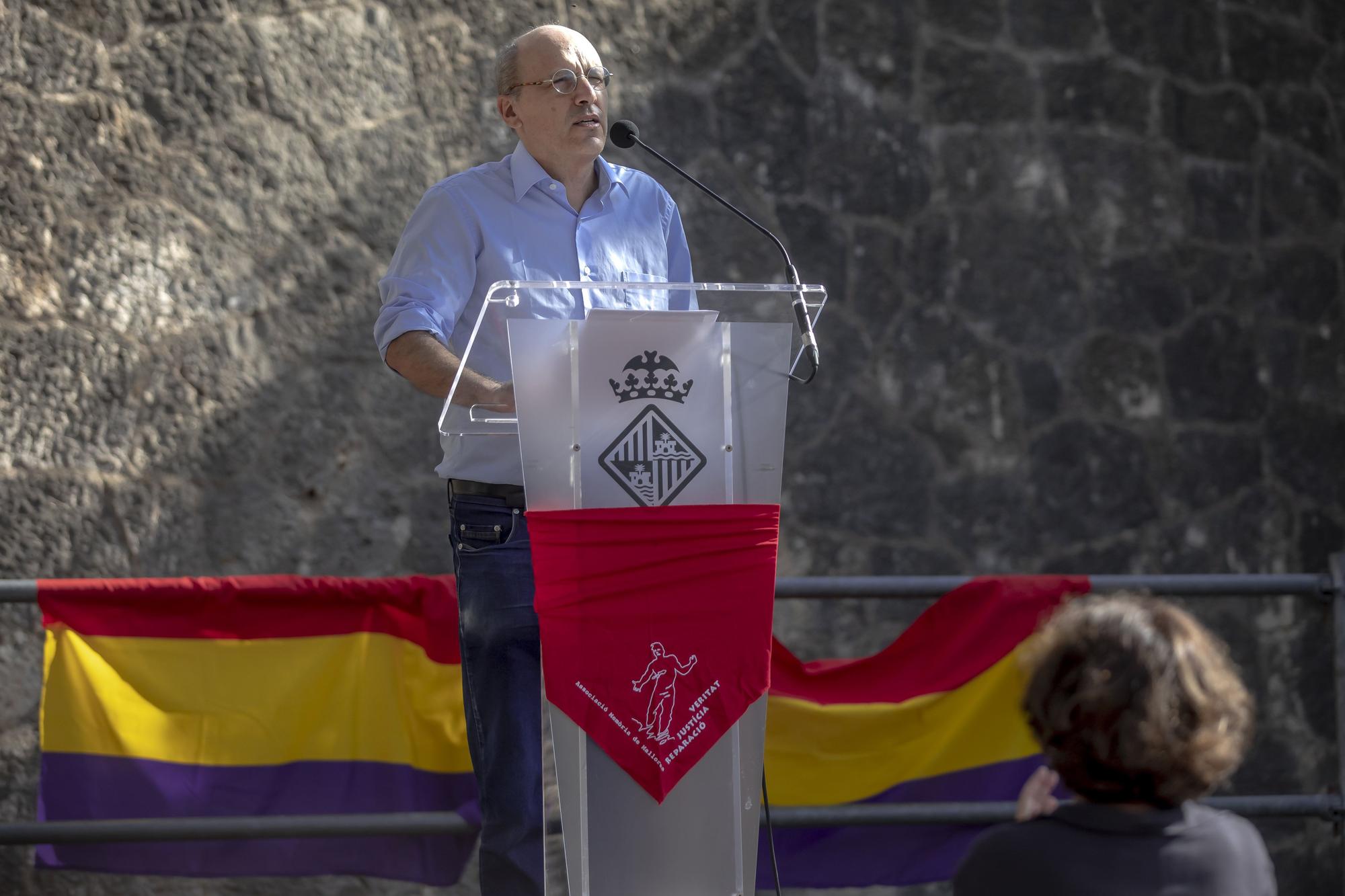 Homenaje a Aurora Picornell y las 'Roges del Molinar' en el cementerio de Palma