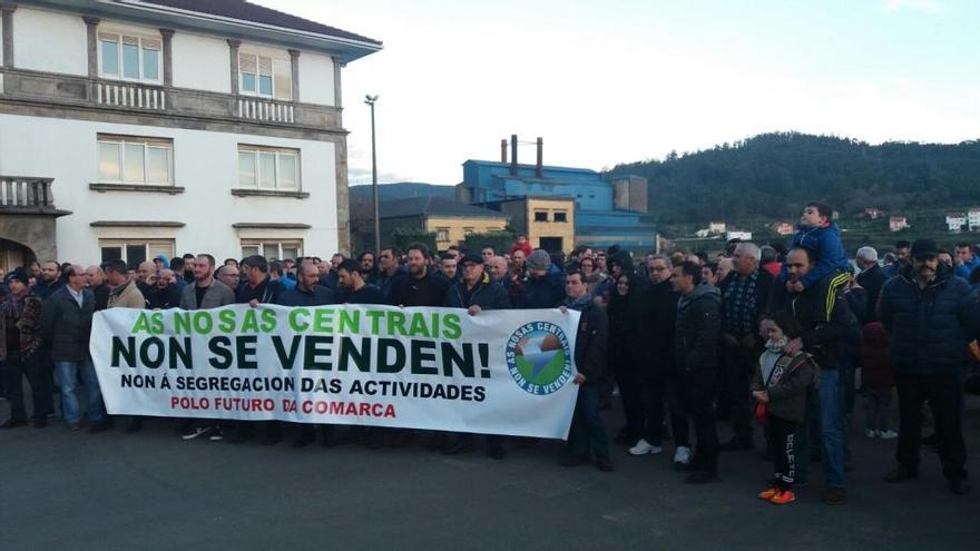 Protesta de los trabajadores de Ferroatlántica de Cee y Dumbría.