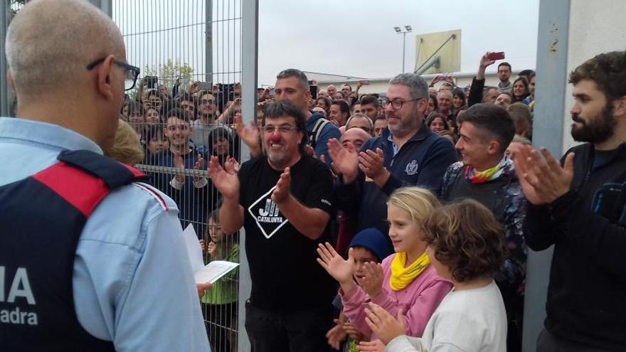 Els Mossos a l&#039;escola Joncadella de Sant Joan durant l&#039;1 d&#039;octubre