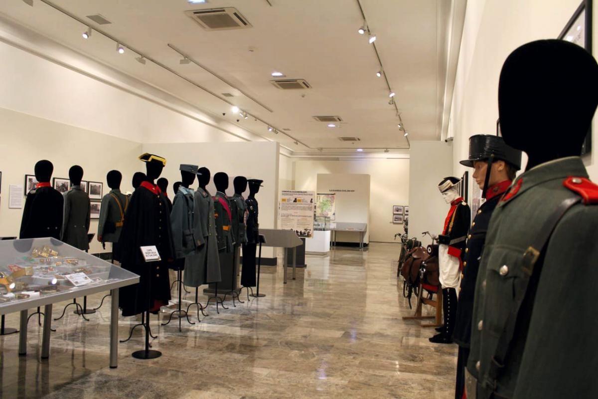 Exposición pasado y presente de la Guardia Civil