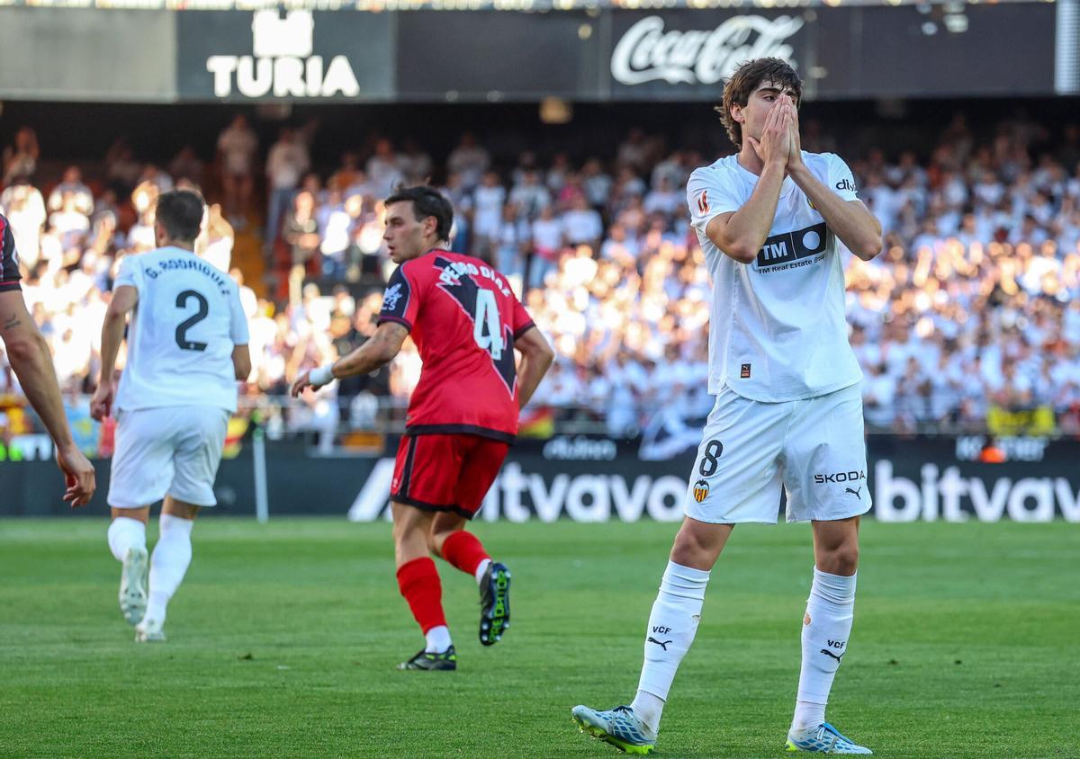 Valencia VLC SPD partido de fútbol de Liga EASPORTS entre el Valencia CF y el Rayo Vallecano