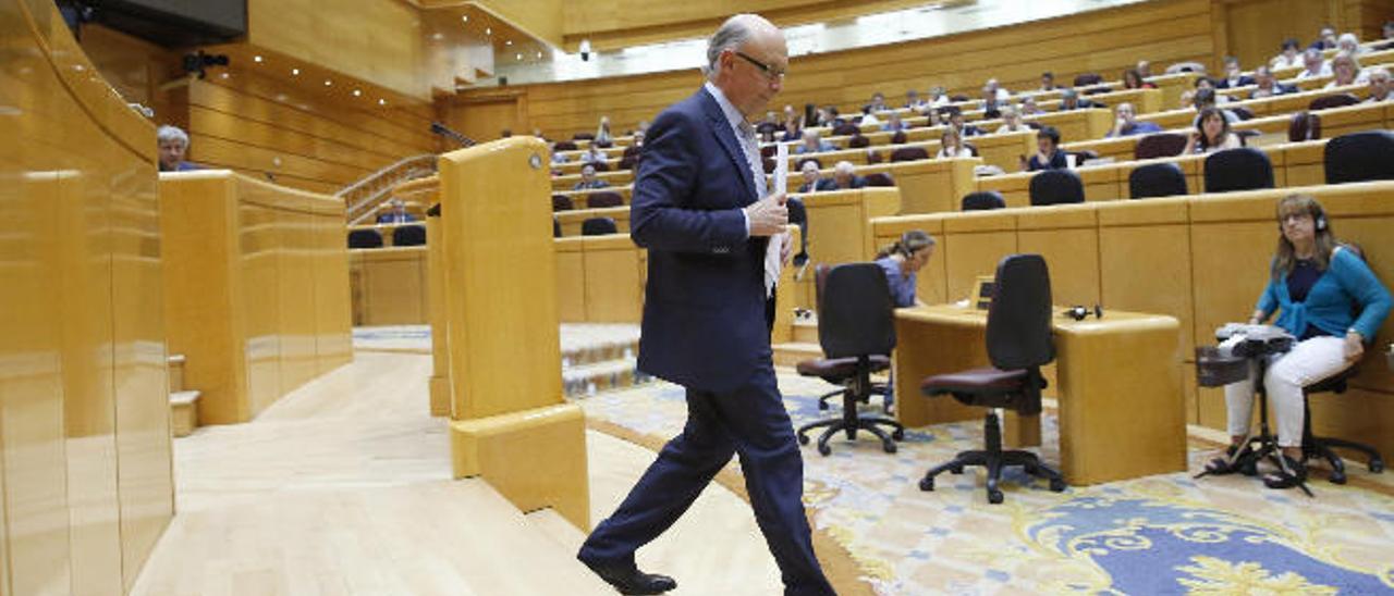 Montoro revisará la ley para aumentar la capacidad de inversión de Canarias