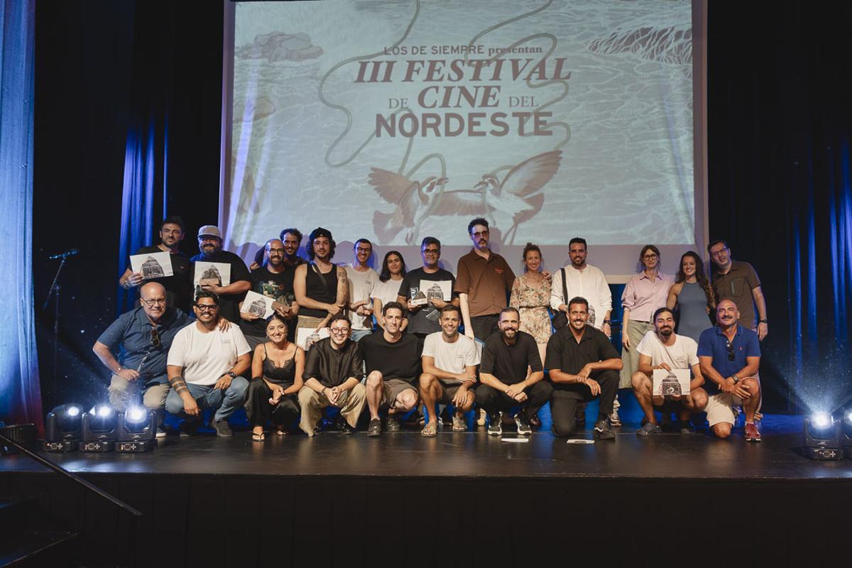Premiados junto a los organizadores del festival