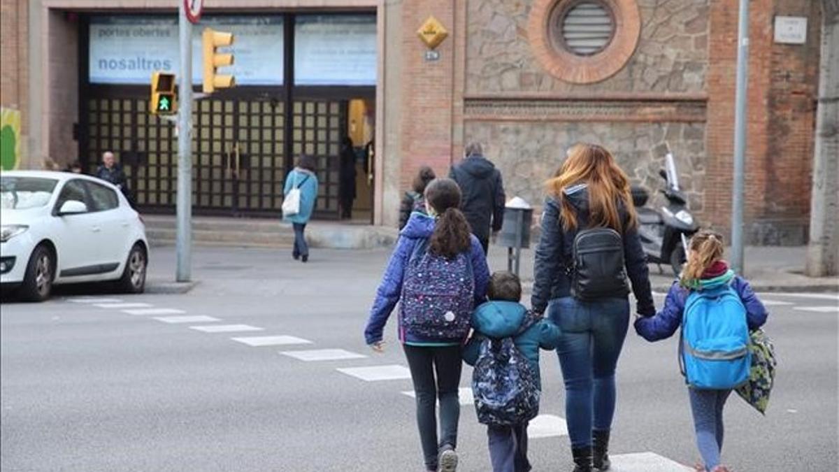 Entrada de la calle de Roger de Flor a la escuela Immaculada de los Maristas, en el Eixample,