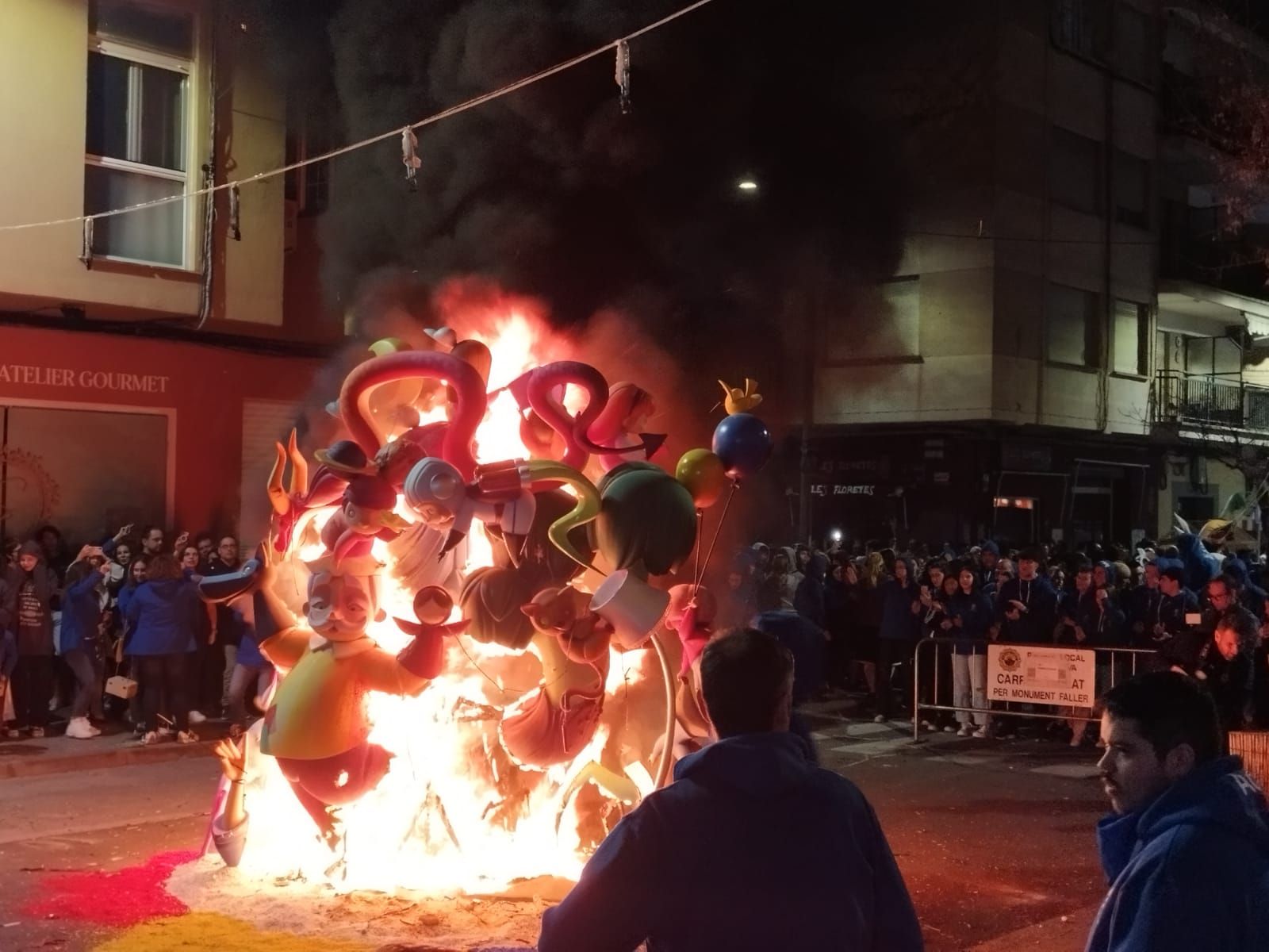 Así ha comenzado la "cremà" de las 38 fallas de Xàtiva