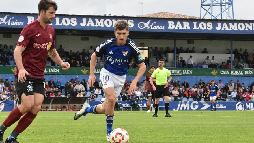 El Águilas FC naufraga en Linares y en el objetivo del play off