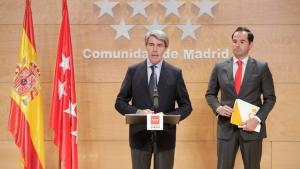 El expresidente de la Comunidad de Madrid, Ángel Garrido, junto al candidato de Ciudadanos al Gobierno regional, Ignacio Aguado. 