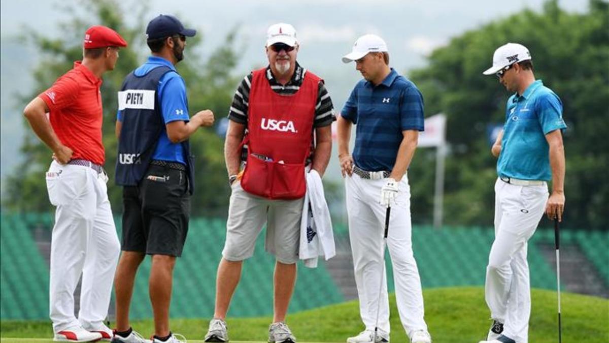 Jason Spieth se tomó las constantes interrupciones con filosofía