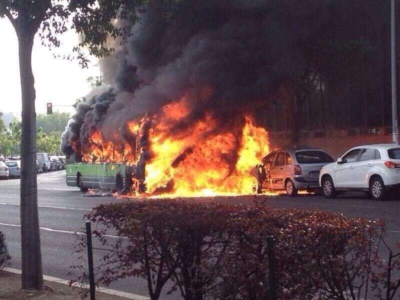 Fotos de los lectores del incendio del autobús