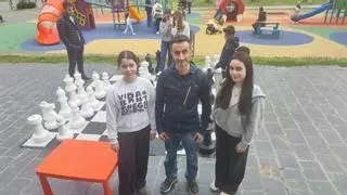 Campeones, afición y talento en el club de ajedrez de Grado, con 18 jóvenes federados y mucha actividad a lo largo del año