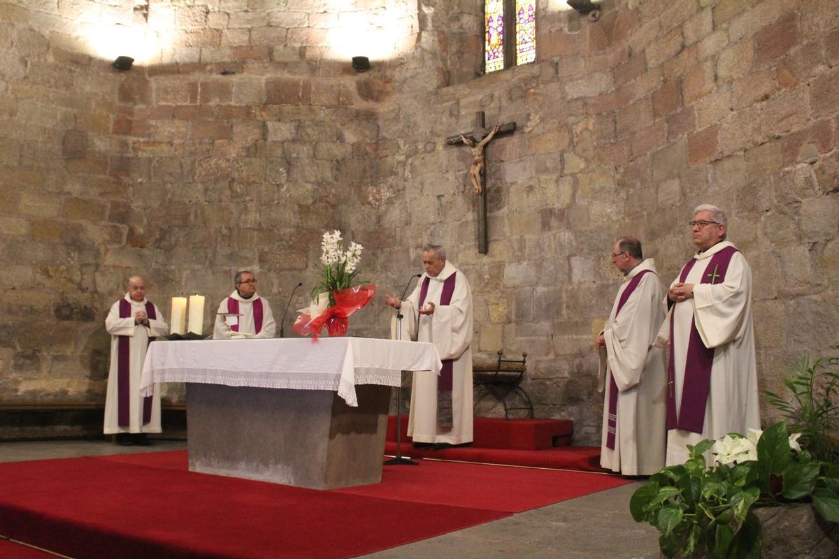 Mossèn Taber va compartir missa amb quatre companys de sacerdoci