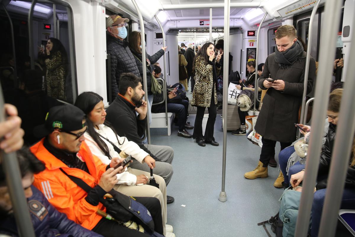 Último día de la mascarilla obligatoria en el transporte público