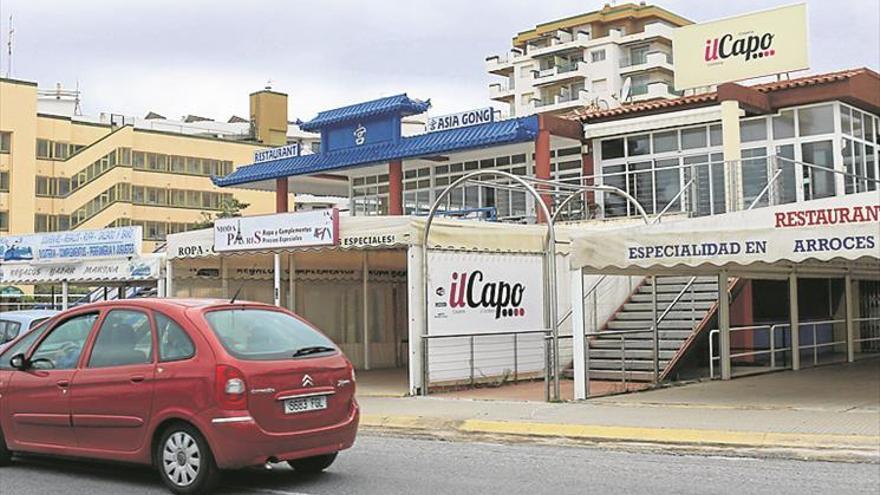 11 meses a la espera del derribo de locales de Peñíscola Playa