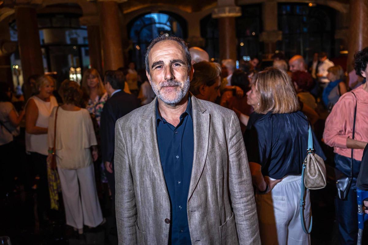 La editorial Alba brinda por sus 30 años. El editor de Tusquets Juan Cerezo.