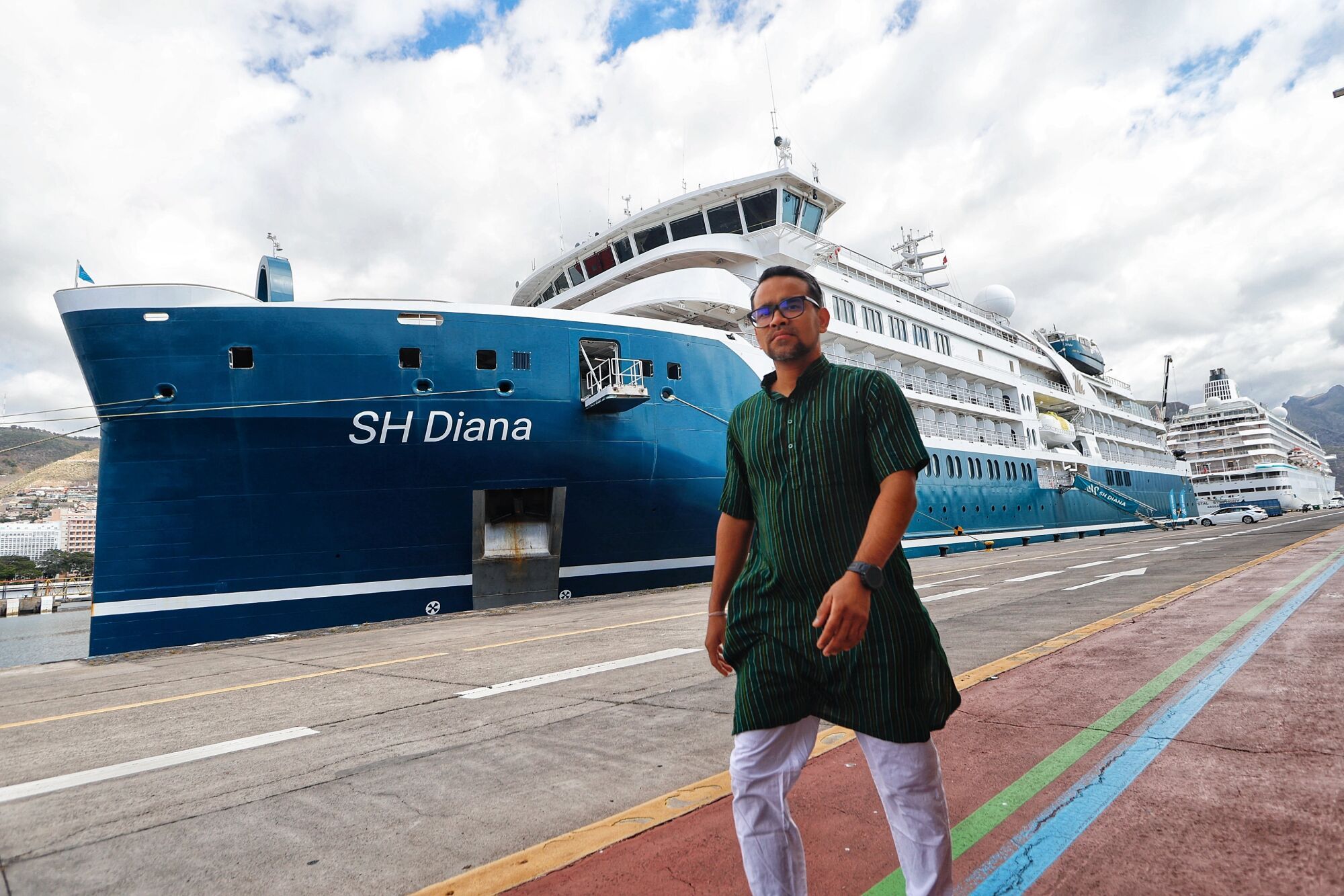 Visita por primera vez del crucero de lujo SH Diana al Puerto de Santa Cruz