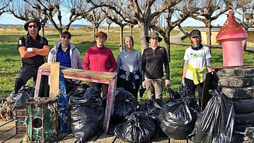 Retiradas ocho toneladas de basura