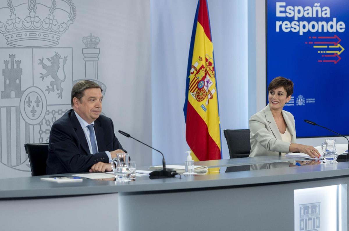 El ministro de Agricultura, Pesca y Alimentación, Luis Planas, y la ministra Portavoz, Isabel Rodríguez.