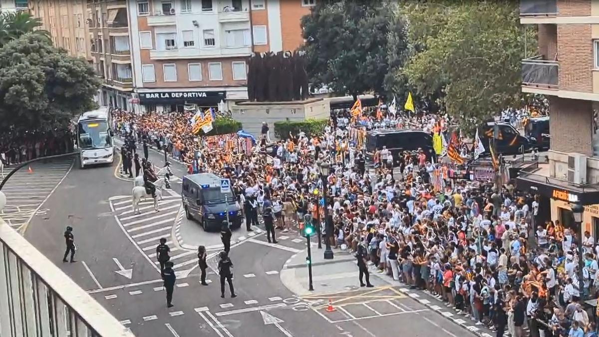 Así ha recibido Mestalla a su equipo antes del partido frente al Villarreal