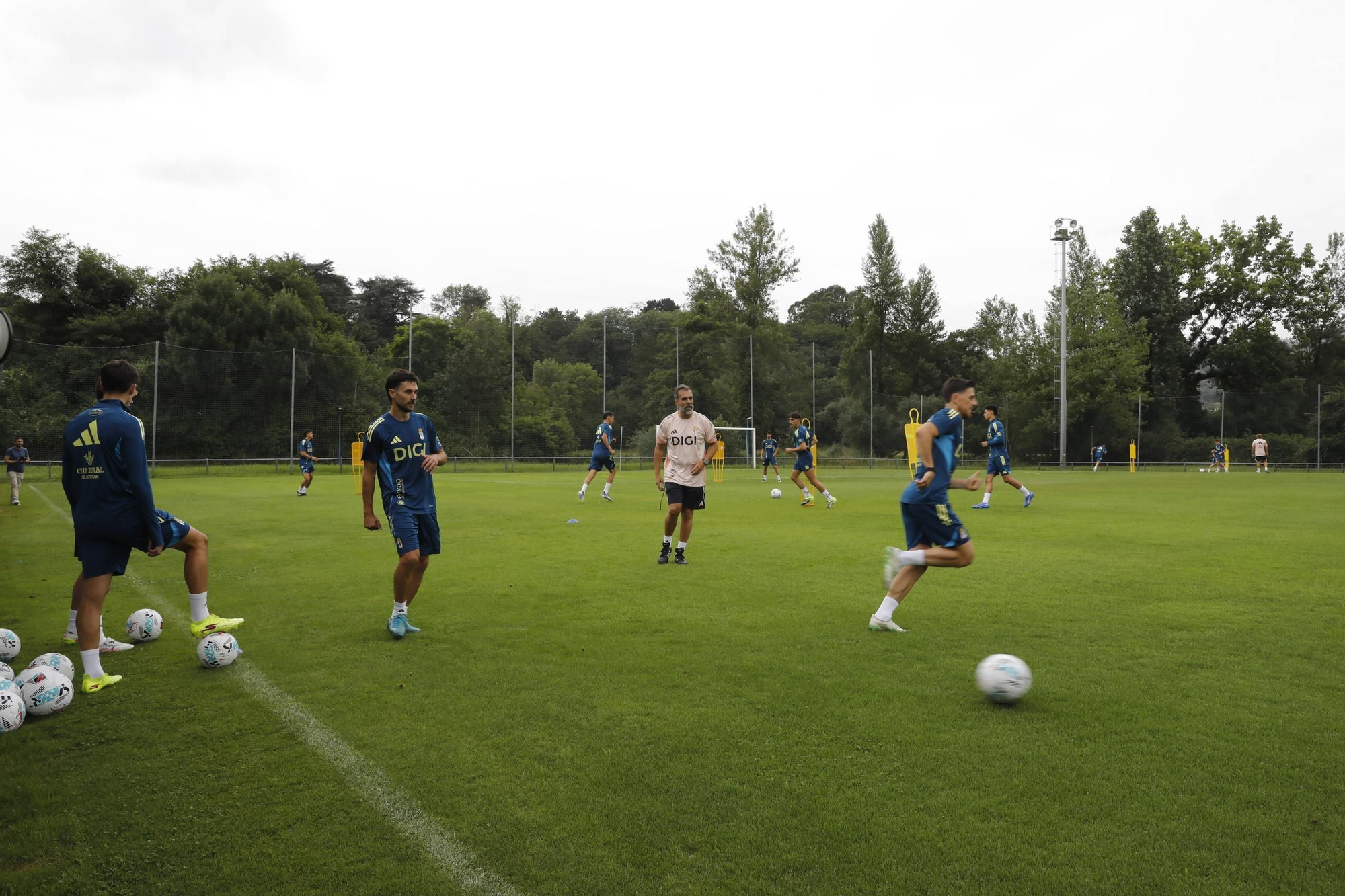 En imágenes: así fue la primera sesión de entrenamientos de Primera en El Requexón con Rodón, Reina y Domingues