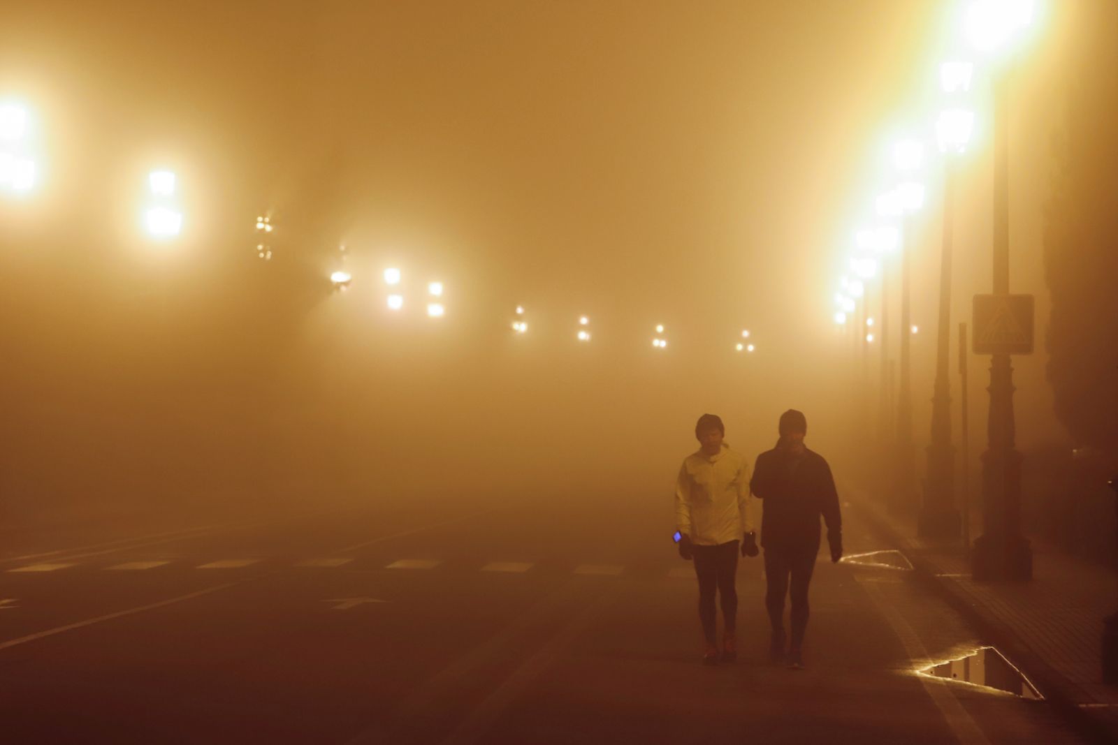 Córdoba amanece bajo una intensa niebla