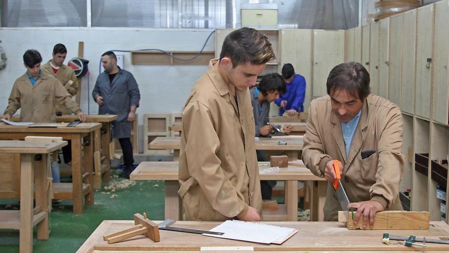 Imagen de archivo de una clase en el ciclo de Madera del IES Antón Losada Diéguez. // Bernabé / Juan Carlos Asorey