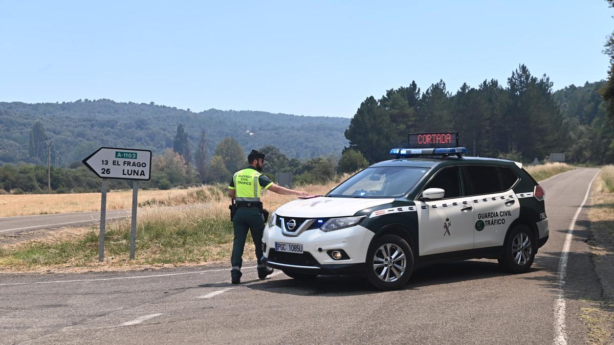 La Guardia Civil corta la carreter