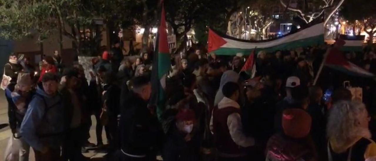 Cerca de 400 personas se manifiestan en Ibiza en solidaridad con Palestina