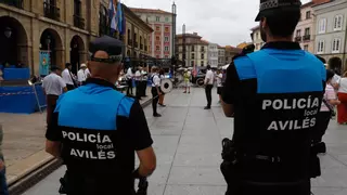 Detenido en Avilés por ir en patinete por la acera, hablando por el móvil y con una mujer de la que tenía una orden de alejamiento