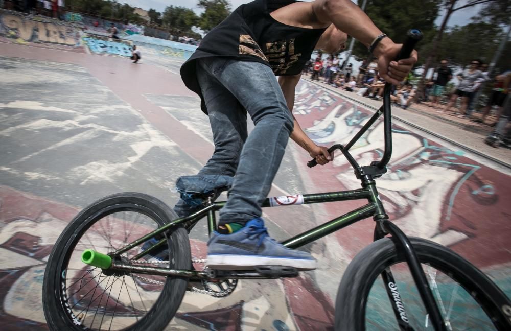 Alacant Desperta vuelve tras nueve años de ausencia y llena el parque alicantino de cultura urbana