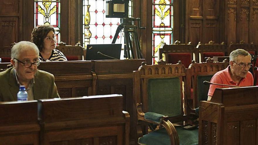 Ángel López y Laureano López Rivas, en la sesión matinal de la comisión del covid-19, en la Junta General.