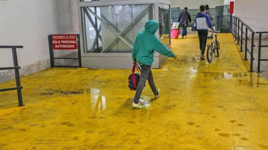 Problemas en la flamante estación del Ave en Orihuela por las filtraciones