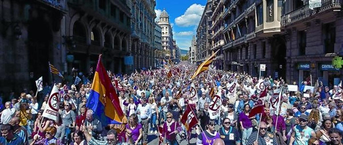 Aspecte de la manifestacióde Barcelona ala via Laietana.