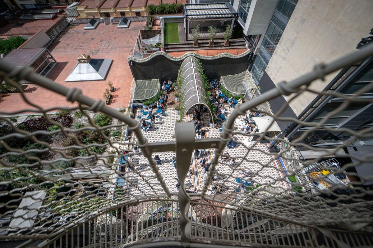 Las vistas desde el balcón en el tercer piso de la Casa Batlló.