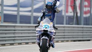 AUSTIN (United States), 30/03/2025.- Alex Marquez of Spain, BK8 Gresini Racing MotoGP, celebrates placing second in the MotoGP Race of the Motorcycling Grand Prix of the Americas in Austin, Texas, USA, 30 March 2025. (Motociclismo, España) EFE/EPA/DUSTIN SAFRANEK