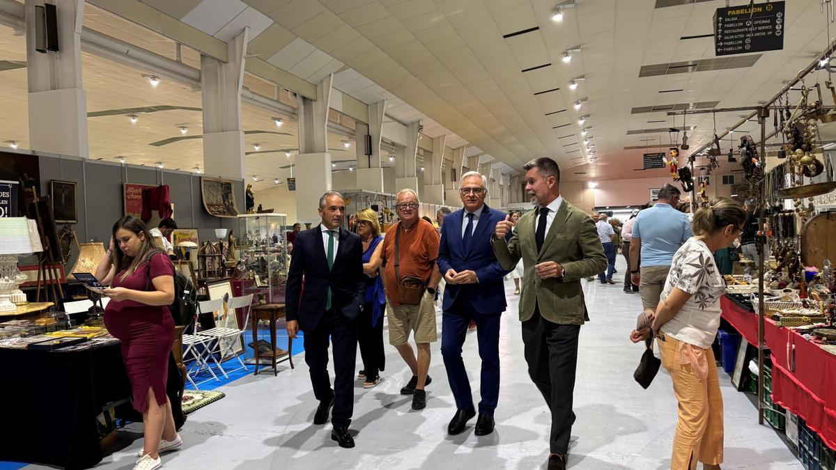 Ceremonia de apertura  del Desembalaje de Antigüedades y Retroauto.