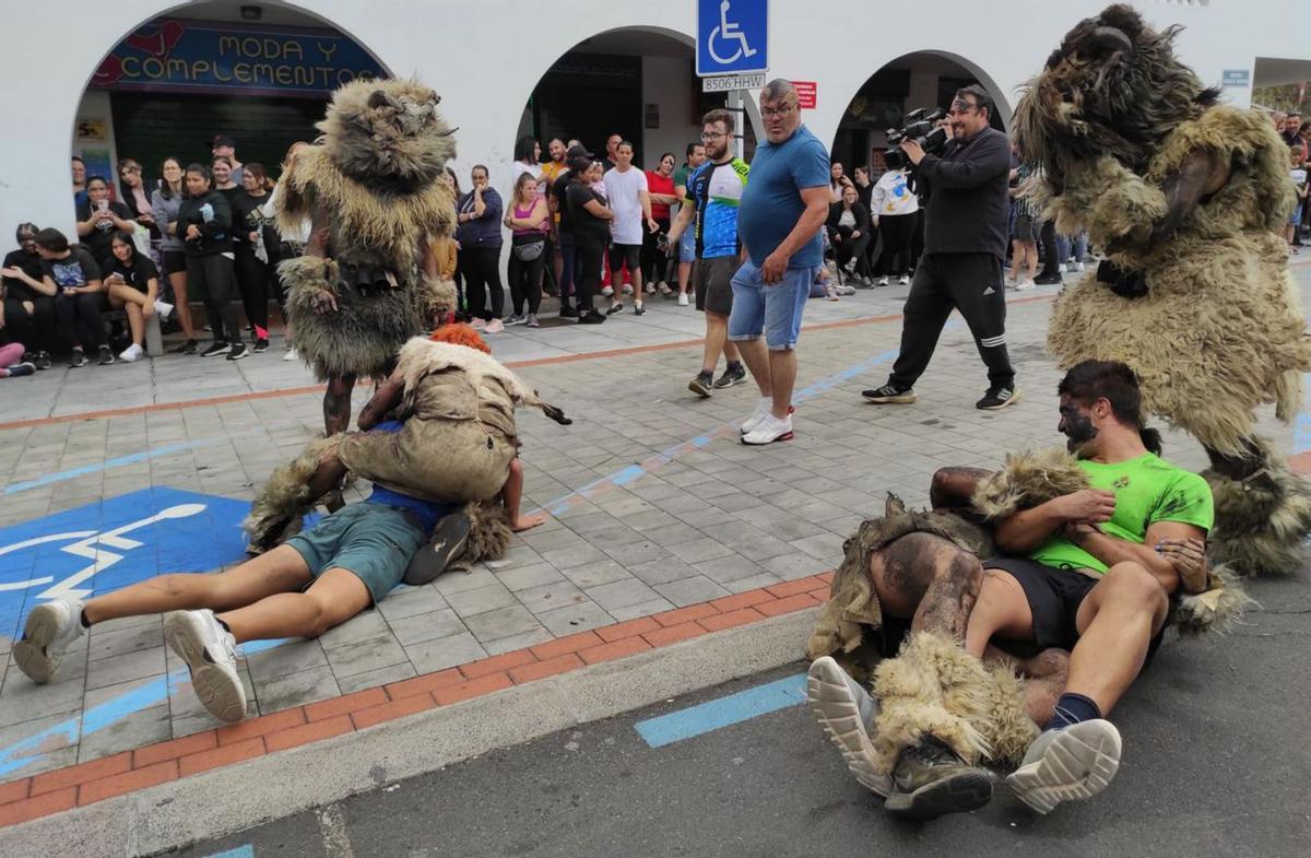 Los Carneros, exponentes del Carnaval del betún y la zalea