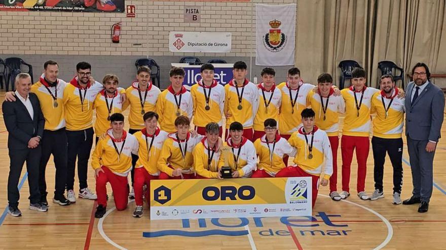 La selección cadete masculina, celebrando su triunfo. | FBRM