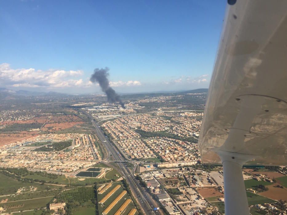 El incendio del polígono de Marratxí, visto desde el aire