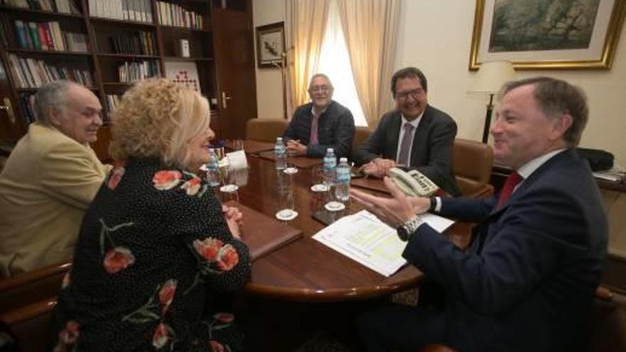 El delegado y el subdelegado del Gobierno reunidos ayer con representantes de la UNDEF.