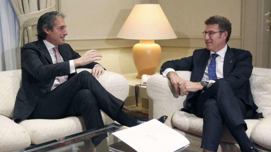 El ministro de Fomento y el presidente de la Xunta, ayer, durante la reunión que mantuvieron en Madrid.