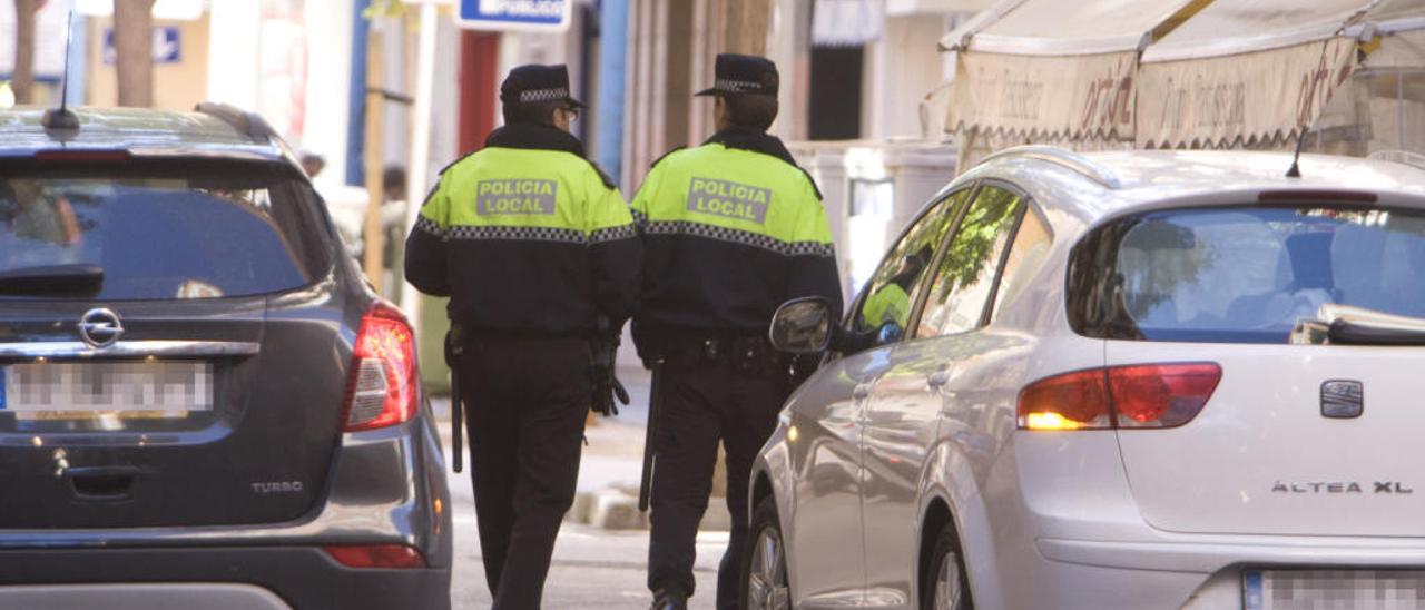 Imagen de archivo de una acción de la Policía Local en Xàtiva.