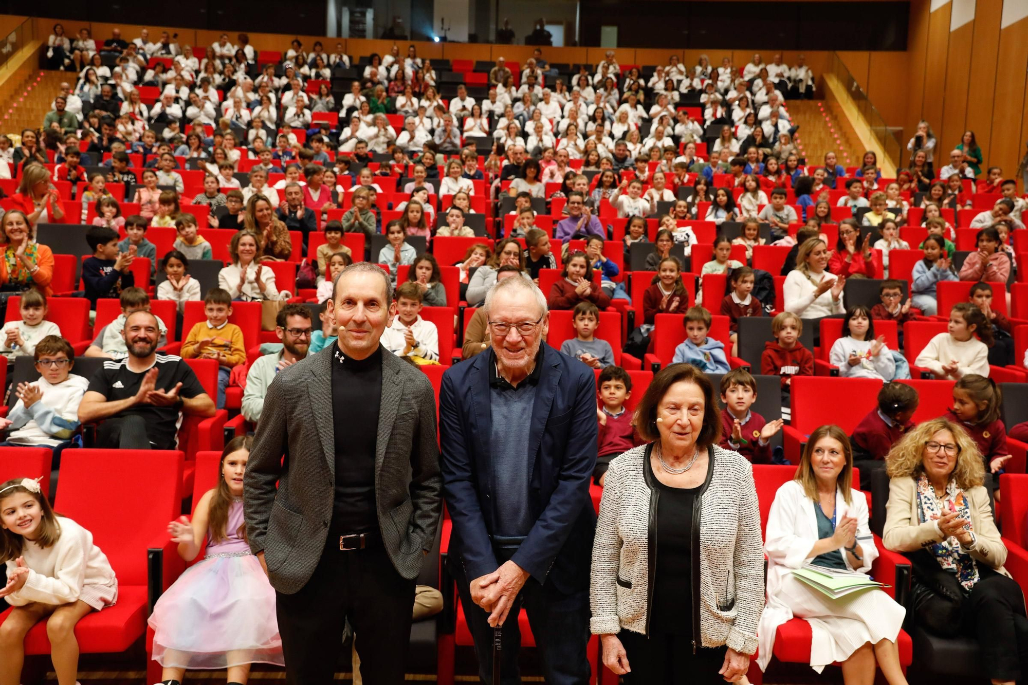 Tres de los galardonados con el premio &quot;Princesa&quot; de Investigación Científica y Técnica dan una charla a escolares asturianos en el HUCA.