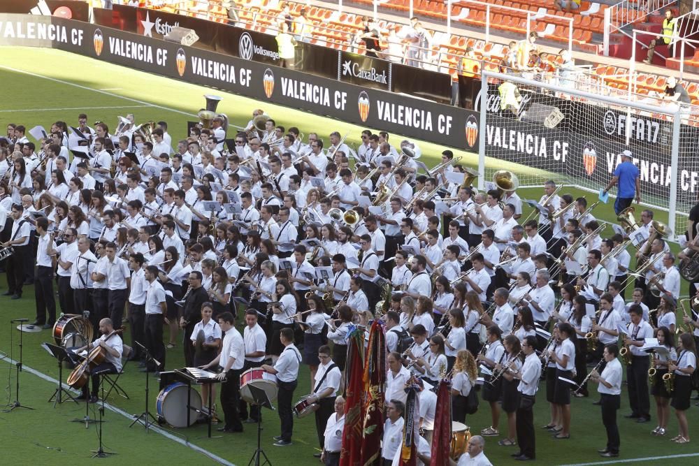 'Units per la música' en la presentación del Valencia 2016/17 en Mestalla