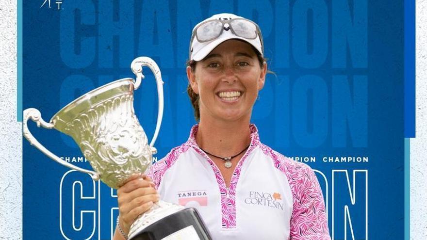 La española Nuria Iturrioz, primera campeona de La Sella Open