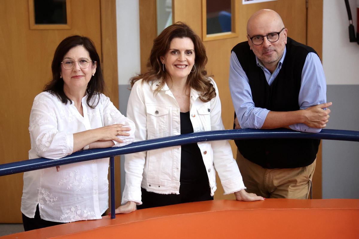 Araceli Fernández, Helena Iniesta y Francisco Javier García, profesoras y director de la EOI de Murcia