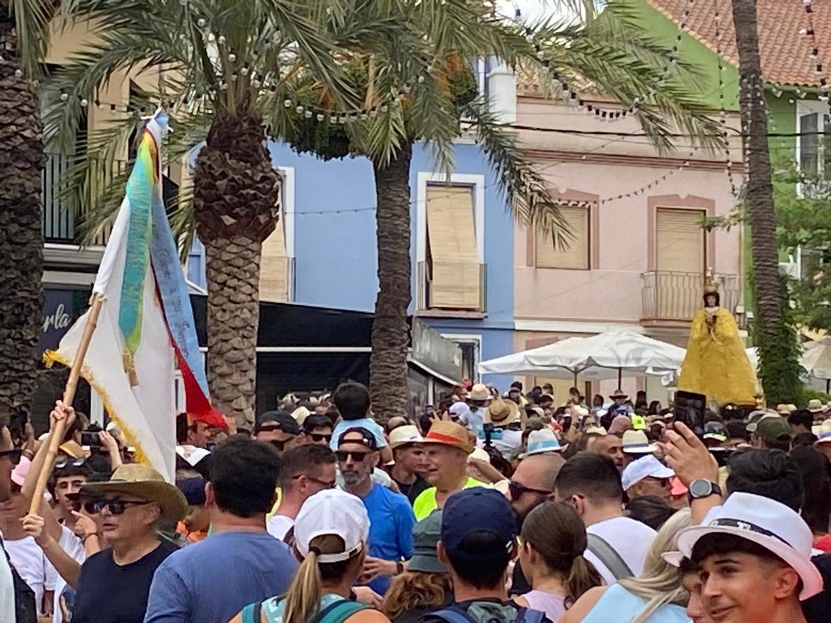 Miles de aspenses acompañan a la Virgen de las Nieves en la histórica romería de la Traída desde Hondón de las Nieves