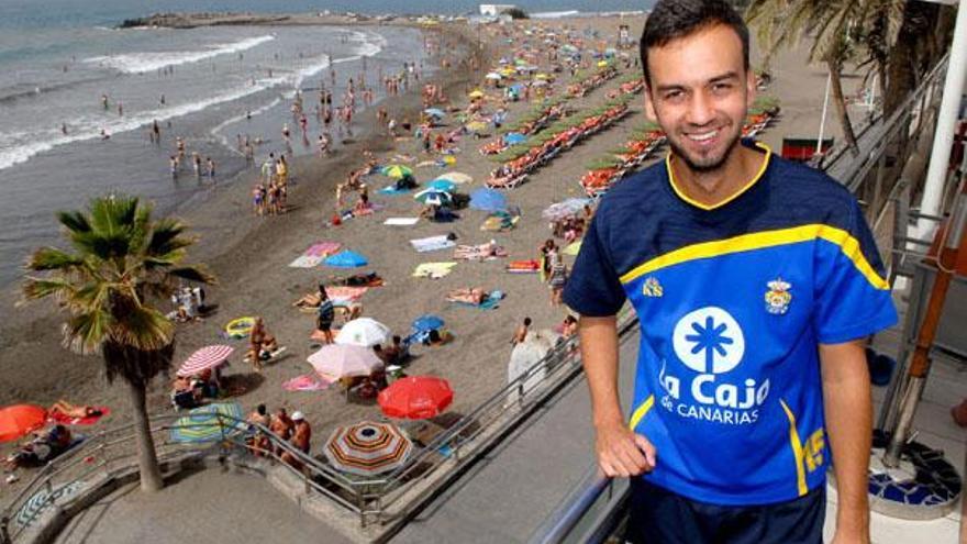 Deivid, refuerzo para la zaga amarilla, en la terraza del hotel de San Agustín donde la UD permanece concentrada. | santi blanco