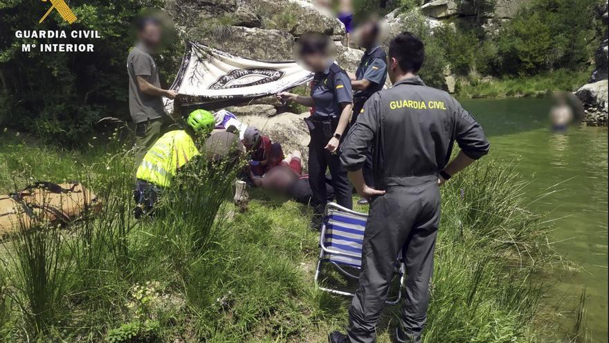 Un hombre de 76 años resulta herido, tras caerse por la zona del Pozo de Pígalo, en Luesia (Zaragoza).